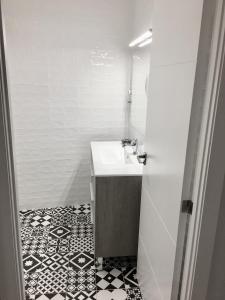 Apartamento estilo nórdico en Malasaña (Madrid Centro)的一间浴室