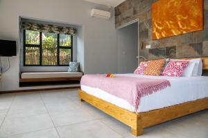 Domaine Desaubin Luxury Villas客房内的一张或多张床位
