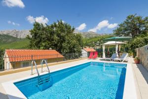 HIDDEN PARADISE - Villa by Split内部或周边的泳池