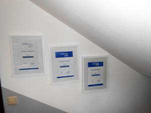 Gästehaus Vigliarolo的证书、奖牌、标识或其他文件