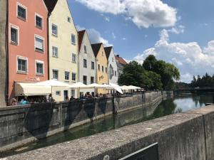 莱希河畔兰茨贝格Moderne Ferienwohnung direkt in Landsberg am Lech的相册照片