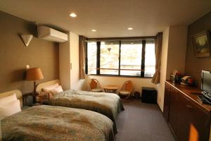 若水荘日式旅馆客房内的一张或多张床位