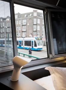 阿姆斯特丹SWEETS - Wiegbrug的从火车的窗口看