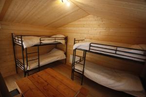 考滕巴赫考滕巴赫露营地的小屋内带两张双层床的客房