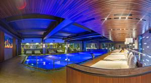 F&B Spa Resort (ex. Fomich Hotel)内部或周边的泳池