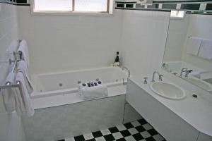 赫尔米塔什汽车旅馆的一间浴室
