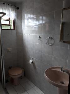 Hospedagem Narcizo的一间浴室