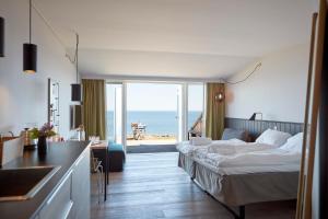 阿灵厄北国酒店的酒店客房设有一张床,享有海景。