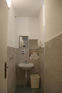 Hostel Korcula的一间浴室