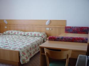 DOLOMITI appart&rooms客房内的一张或多张床位