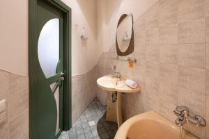 Old Riga Aldaru street Apartment 2的一间浴室