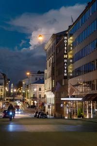 赫尔辛基避风港酒店的城市街道与建筑