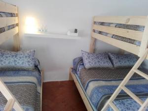 Casa Rural el Melojo (Gastroteca Imela)客房内的一张或多张双层床