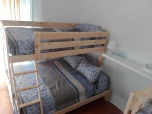 Casa Rural el Melojo (Gastroteca Imela)客房内的一张或多张双层床
