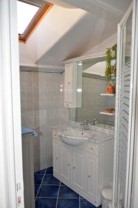 Maison CÉDÉJI的一间浴室