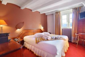 Hotel Suisse客房内的一张或多张床位