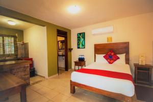 El Roble Nature Hotel & Lagoon客房内的一张或多张床位