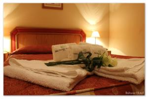 巴尔塔扎尔酒店客房内的一张或多张床位