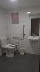 阿拉瓦旅馆的一间浴室