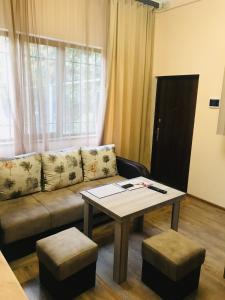 Guest house Abovyan street的休息区