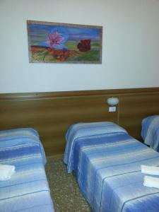 伦巴第大区酒店客房内的一张或多张床位
