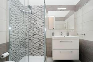 Vaticano terrace: brand new 2 bedrooms 2 bathrooms的一间浴室