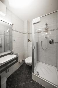 Paulaner am Dom Hotel的一间浴室