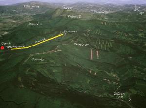 特罗亚诺维采Chata Trojanovice的一张黄色线的山脉地图