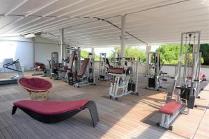 Il Tridente Camping Village的健身中心和/或健身设施