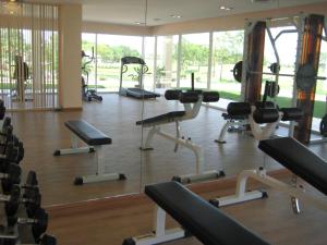Uniland Golf & Resort的健身中心和/或健身设施