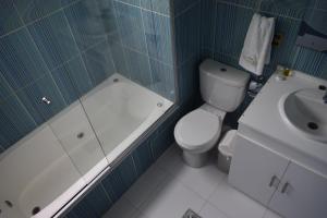 阿尔穆德纳公寓酒店的一间浴室