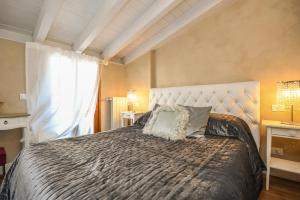 Luxury Suite Sirmione客房内的一张或多张床位