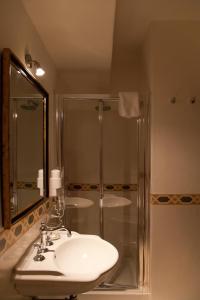 圣塔马丽娜酒店的一间浴室