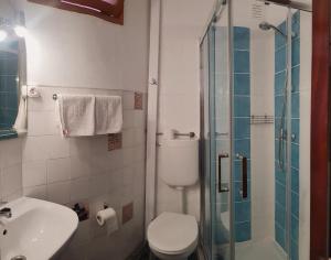 瓜斯旅馆的一间浴室