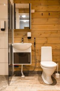 坦卡瓦拉黄金乡村酒店的一间浴室