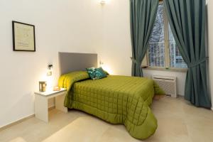 Il Tesoro Smart Suite & SPA客房内的一张或多张床位
