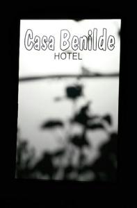 帕拉斯德丽Hotel Casa Benilde的卡萨贝尼尔酒店黑白相间的图片