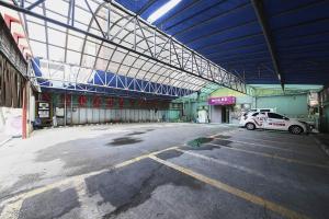 首尔K2 Motel的停车场,有停车位在大楼内
