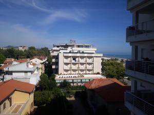 朱利亚诺瓦FRONTE MARE-CENTRALE-Riviera Palace-Giulianova-Apartment-nei mesi di Giugno Luglio e Agosto Prenotazioni solo da Sabato a Sabato的相册照片