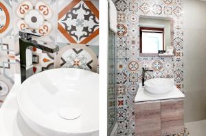 北尼科西亚Bougainvillea Garden的浴室设有白色水槽和镜子