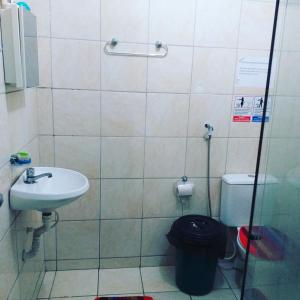 Hostel & Pousada UFPE INN的一间浴室