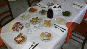 
Agriturismo Serre提供给客人的午餐和/或晚餐选择
