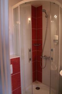 桑塞 - 梅肯最佳酒店的一间浴室