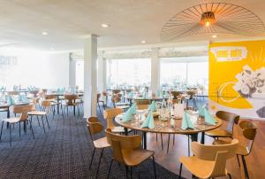 ibis Styles Louvain-la-Neuve Hotel and Events餐厅或其他用餐的地方