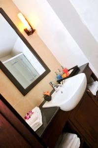 萨拉那精品酒店的一间浴室