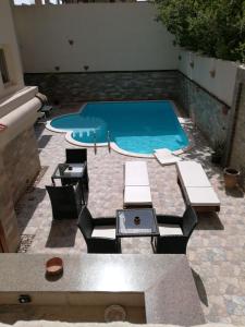 Elite Suites Hurghada内部或周边的泳池
