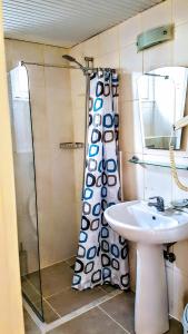 卡拉家庭公寓式酒店的一间浴室