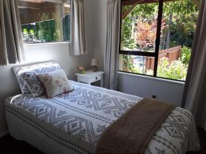 Rangaroa Heights客房内的一张或多张床位