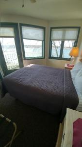 Snug Harbor Inn客房内的一张或多张床位