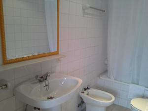 Apartamentos San Pedro en Llanes的一间浴室